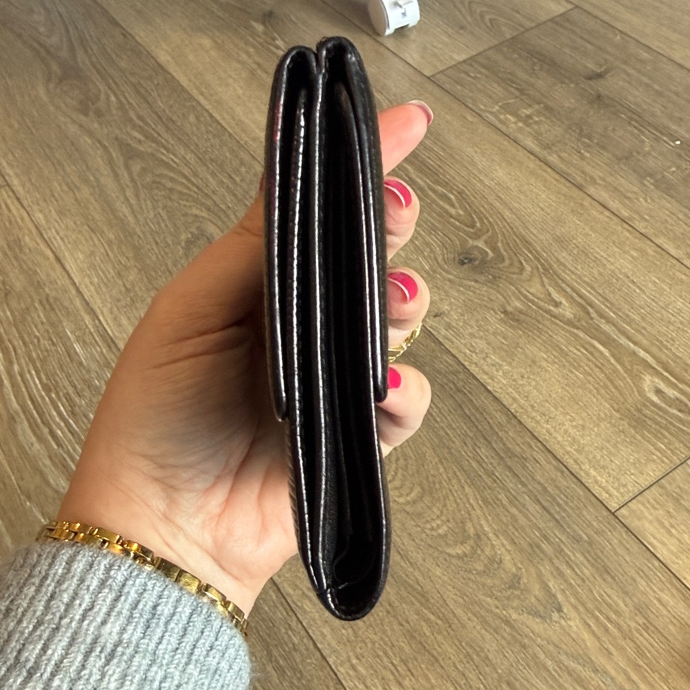 Louis Vuitton Porte-Feuille Elise trifold wallet crafted from black Epi leather - Picture 6 of 13